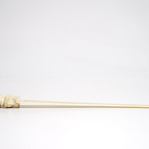 Two carved ivory figures and a reticulated knife, India and/or Nepal, 19/20th C. — 照片 11