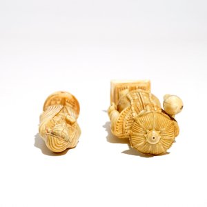 Two carved ivory figures and a reticulated knife, India and/or Nepal, 19/20th C. — 照片 7