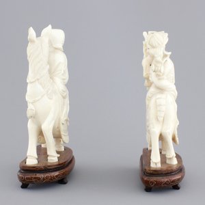 Two carved ivory figures of Chinese immortals on deers, ca. 1920 — 照片 3