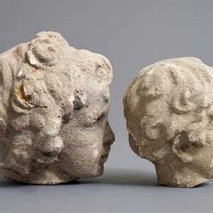Two carved stone cherub's heads, poss. France, 17th C. — photo 3