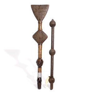 Two carved wood ceremonial staffs and a pipe, Luba and Bakongo, D.R. Congo, 1st half 20th C. — photo 2