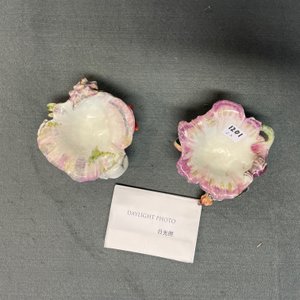 Two Chelsea porcelain shell-form salts, England, 18th C. — photo 24