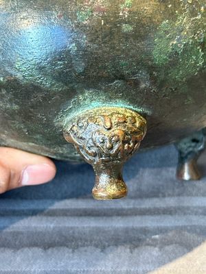 Two Chinese archaic bronze food vessels, 'ding 鼎', Han — photo 20