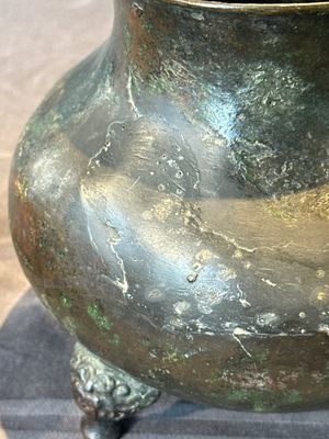 Two Chinese archaic bronze food vessels, 'ding 鼎', Han — photo 22
