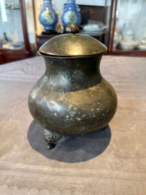 Two Chinese archaic bronze food vessels, 'ding 鼎', Han — photo 3
