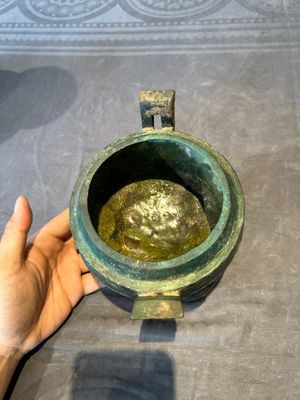Two Chinese archaic bronze food vessels, 'ding 鼎', Han — photo 38