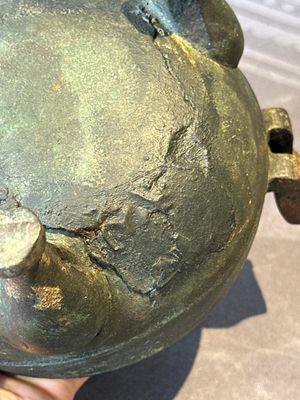 Two Chinese archaic bronze food vessels, 'ding 鼎', Han — photo 47