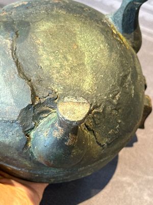 Two Chinese archaic bronze food vessels, 'ding 鼎', Han — photo 48