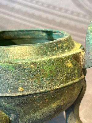 Two Chinese archaic bronze food vessels, 'ding 鼎', Han — photo 49