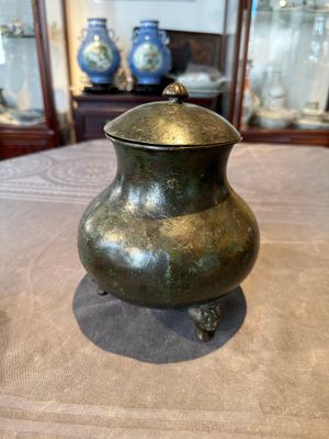 Two Chinese archaic bronze food vessels, 'ding 鼎', Han — photo 5