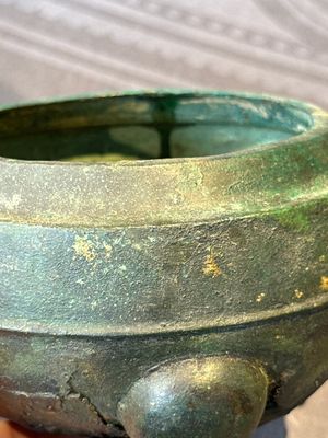 Two Chinese archaic bronze food vessels, 'ding 鼎', Han — photo 50