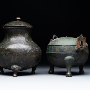 Two Chinese archaic bronze food vessels, 'ding 鼎', Han — photo 2