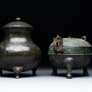 Two Chinese archaic bronze food vessels, 'ding 鼎', Han — photo 4