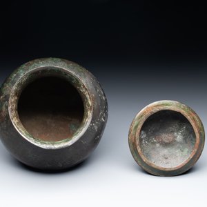 Two Chinese archaic bronze food vessels, 'ding 鼎', Han — photo 5