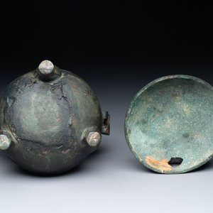 Two Chinese archaic bronze food vessels, 'ding 鼎', Han — photo 8