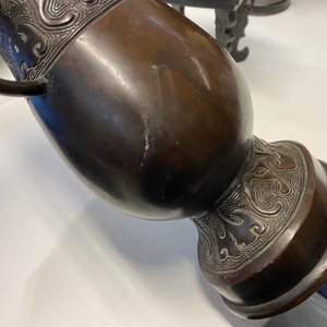 Two Chinese archaic bronze vases and a censer, 18/19th C. — photo 14