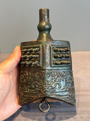 Two Chinese archaistic bronze bells, Song/Yuan — photo 1