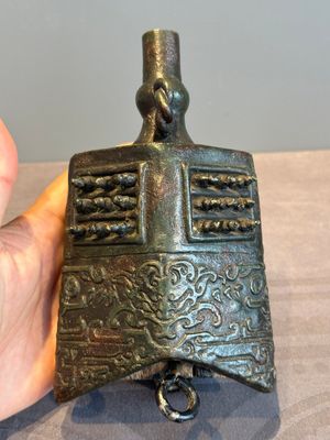 Two Chinese archaistic bronze bells, Song/Yuan — photo 8