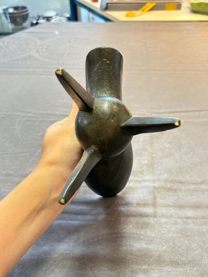 Two Chinese archaistic bronze ritual wine vessels, 'jue 爵' and 'zhi 觶', Ming — 照片 6
