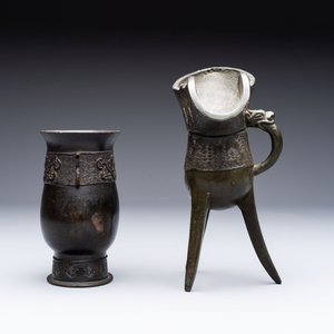 Two Chinese archaistic bronze ritual wine vessels, 'jue 爵' and 'zhi 觶', Ming — 照片 3