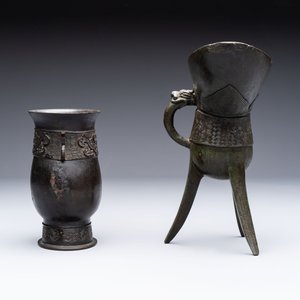 Two Chinese archaistic bronze ritual wine vessels, 'jue 爵' and 'zhi 觶', Ming — 照片 5
