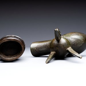 Two Chinese archaistic bronze ritual wine vessels, 'jue 爵' and 'zhi 觶', Ming — 照片 7