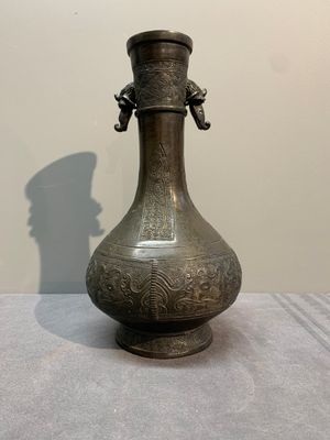 Two Chinese archaistic bronze vases with relief design, Ming — photo 1