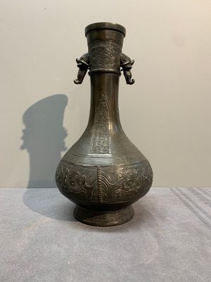 Two Chinese archaistic bronze vases with relief design, Ming — photo 3