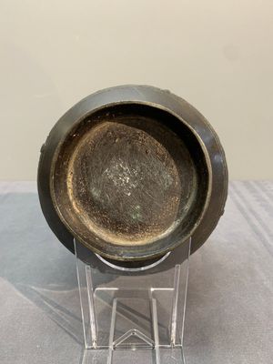 Two Chinese archaistic bronze vases with relief design, Ming — photo 6