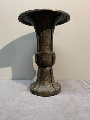 Two Chinese archaistic bronze vases with relief design, Ming — photo 7