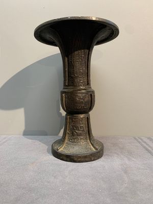 Two Chinese archaistic bronze vases with relief design, Ming — photo 8
