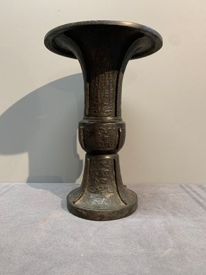 Two Chinese archaistic bronze vases with relief design, Ming — photo 10