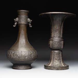 Two Chinese archaistic bronze vases with relief design, Ming — photo 3