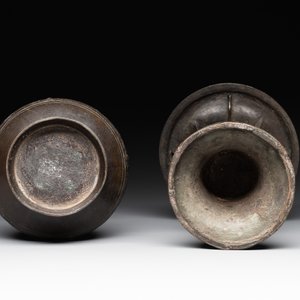 Two Chinese archaistic bronze vases with relief design, Ming — photo 6