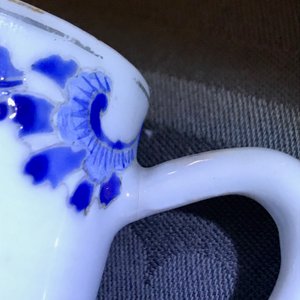 Two Chinese armorial cups and a saucer, Yongzheng — 照片 14