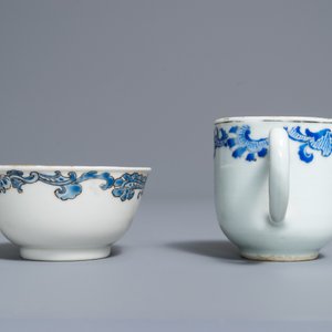 Two Chinese armorial cups and a saucer, Yongzheng — 照片 6