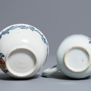 Two Chinese armorial cups and a saucer, Yongzheng — 照片 9