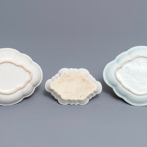 Two Chinese armorial Dutch market famille rose pattipan and a spoon rest, Qianlong — 照片 2