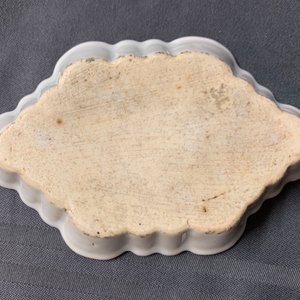 Two Chinese armorial Dutch market famille rose pattipan and a spoon rest, Qianlong — 照片 10