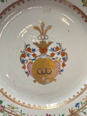 Two Chinese armorial plates and a saucer with the arms of Zur Megede, Rhenius and Chute, Qianlong — 照片 2