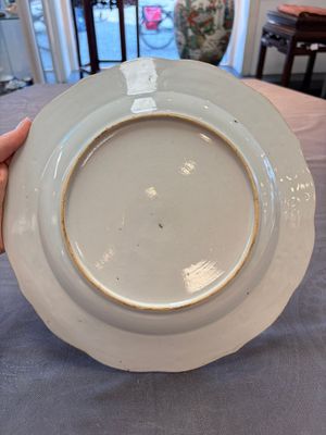 Two Chinese armorial plates and a saucer with the arms of Zur Megede, Rhenius and Chute, Qianlong — 照片 3
