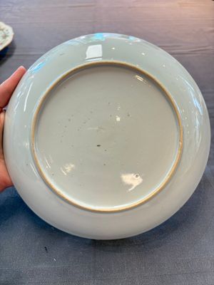 Two Chinese armorial plates and a saucer with the arms of Zur Megede, Rhenius and Chute, Qianlong — 照片 8