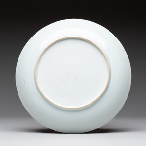 Two Chinese armorial plates and a saucer with the arms of Zur Megede, Rhenius and Chute, Qianlong — 照片 5