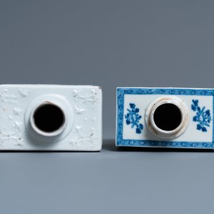 Two Chinese blanc de Chine and blue and white relief-moulded tea caddies, 19th C. — 照片 6