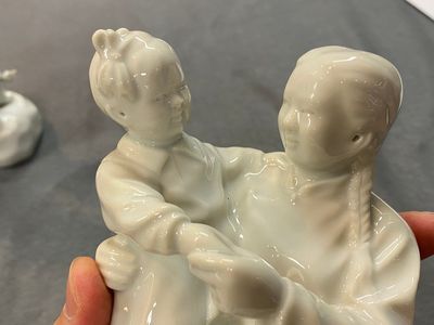 Two Chinese blanc de Chine Cultural Revolution groups, 20th C. — 照片 13