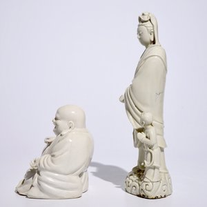 Two Chinese blanc de Chine Dehua figures of Buddha Hotei and Guanyin with child, 18/19th C. — photo 2