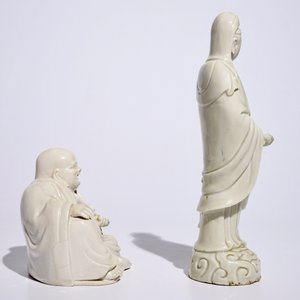 Two Chinese blanc de Chine Dehua figures of Buddha Hotei and Guanyin with child, 18/19th C. — photo 4