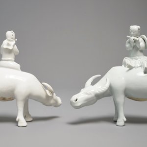 Two Chinese blanc de Chine models of fluteplayers on buffalo, 18/19th C. — 照片 4