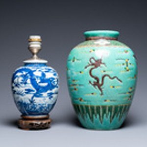 Two Chinese blue and white and famille verte dishes and two vases, Kangxi and later — photo 2