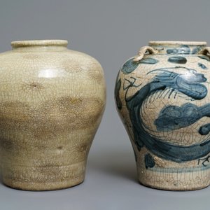 Two Chinese blue and white and monochrome Swatow jars, Ming — 照片 1
